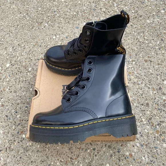 Dr. Martens Molly Platform Boots Combat size 10